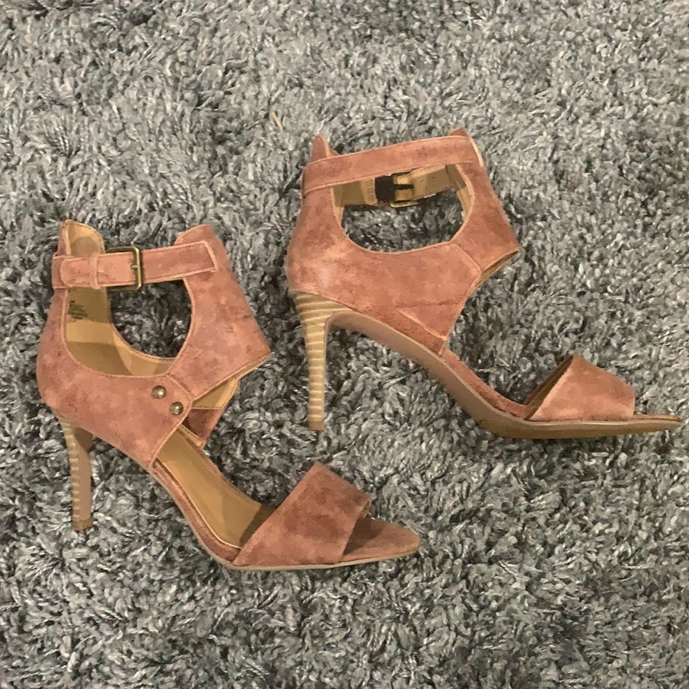 New in box! Nine West Izzy Wizzy Sandals in Cognac Leather - Picture 5 of 11
